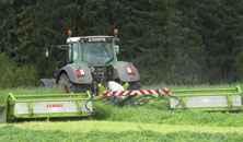 Fendt Vario 818 mit Kuhn FC 883